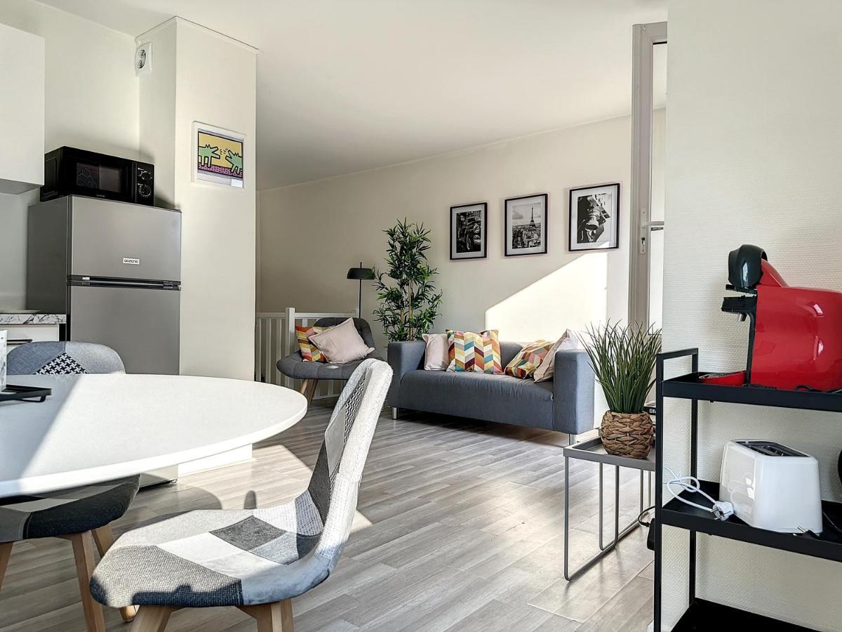 Charmant Appartement Avec Terrasse Parking Ispagnac Exterior foto