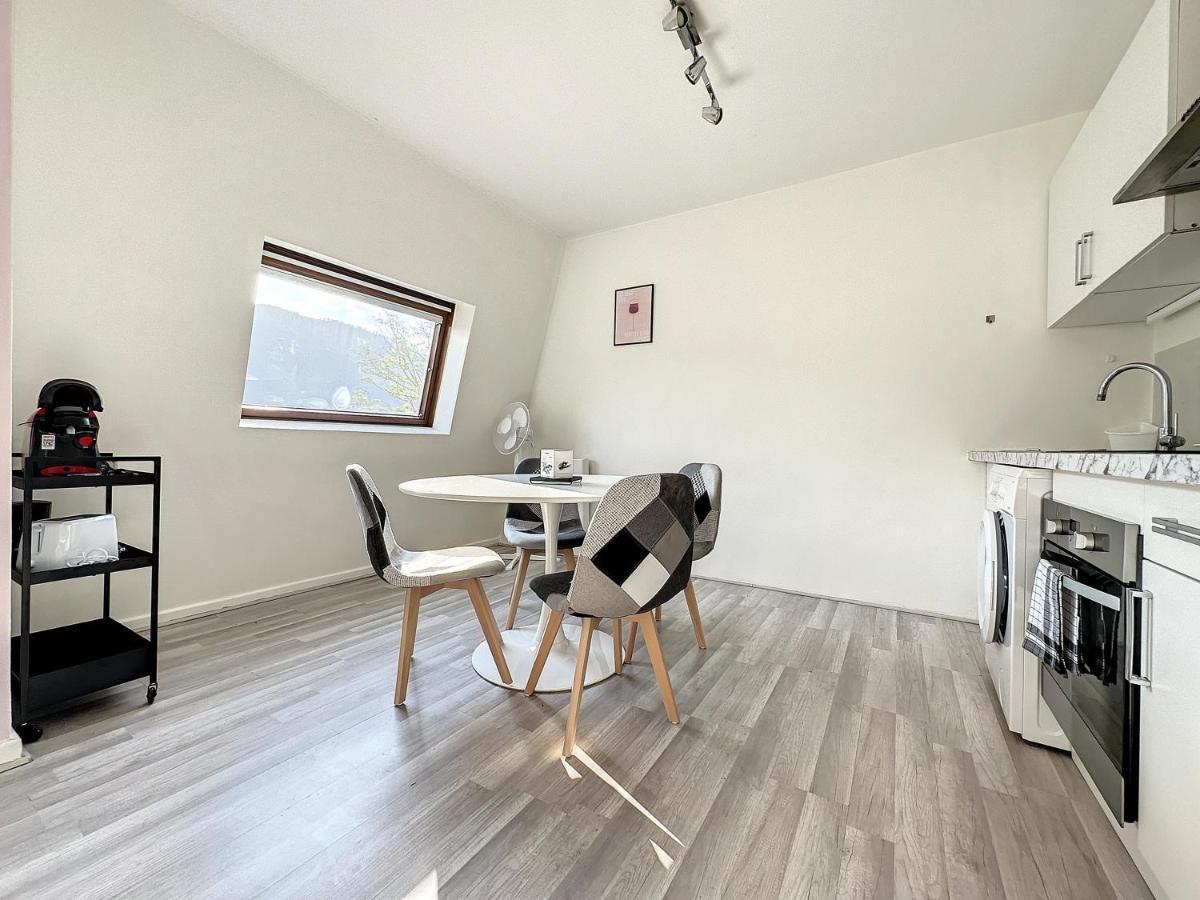 Charmant Appartement Avec Terrasse Parking Ispagnac Exterior foto